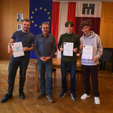 Gruppenfoto der Besten im Känguru der Mathematik