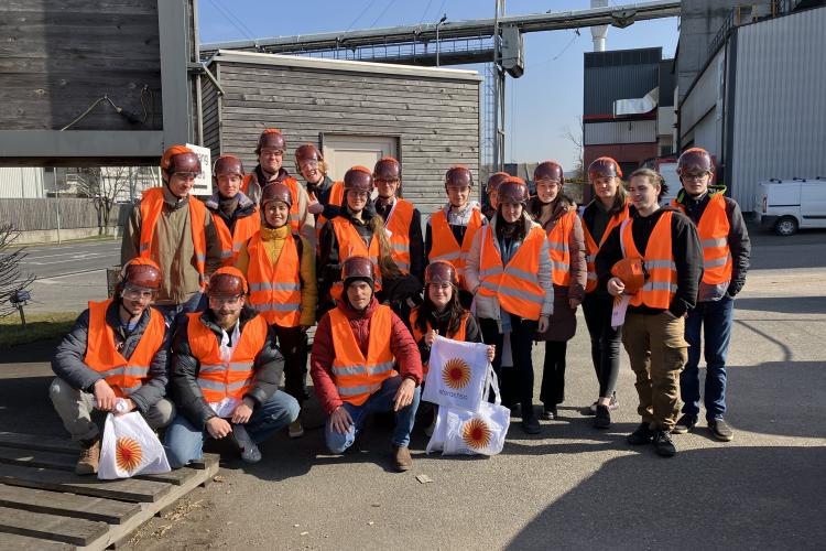 Kollegklassen der Abteilung Holztechnik auf Exkursion