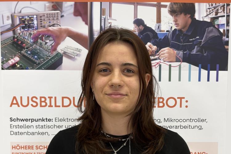 Die Referentin Nicole Schiessler in der NMS Alland