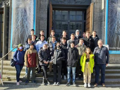 Exkursion der 5AHWIM nach München ins BMW Museum
