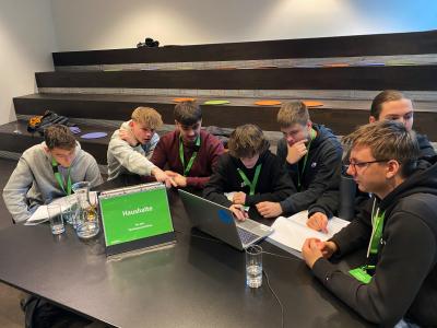 Schüler beim Planspiiel ECOMANIA