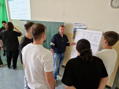 Schüler präsentiert