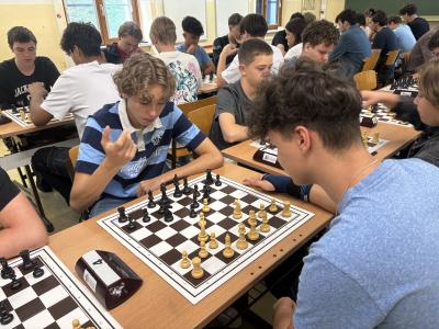Unsere Schachspieler voll konzentriert am Brett